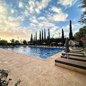 Waky Club Large Luxury Villa